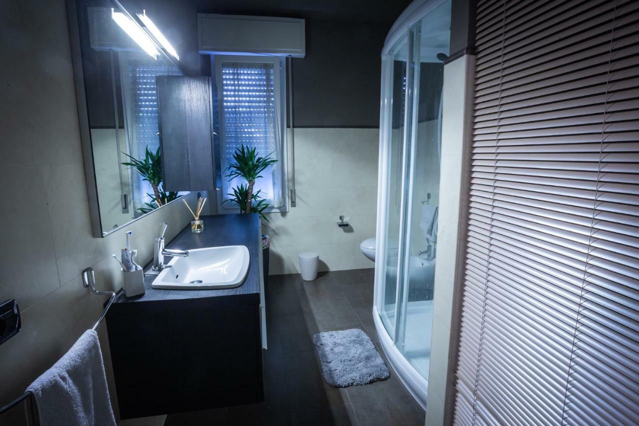 Cinematic Modern Flat, 100 Mt Da Ospedale Apartment Ravenna Exterior foto